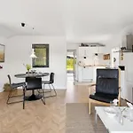 Thomas - 120m From The Sea By Interhome *
