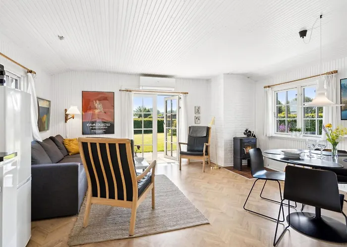 Thomas - 120m From The Sea By Interhome